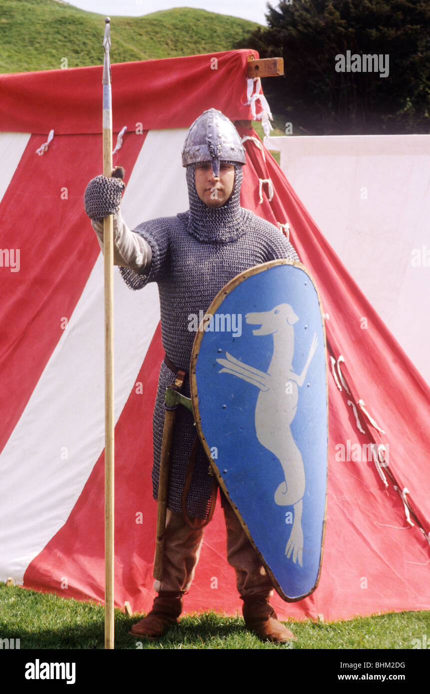Britische Geschichte Englands England UK Rüstung Kostüm einheitliche militärische Schild Norman Soldat, 11. Jahrhundert Reenactment Stockfoto