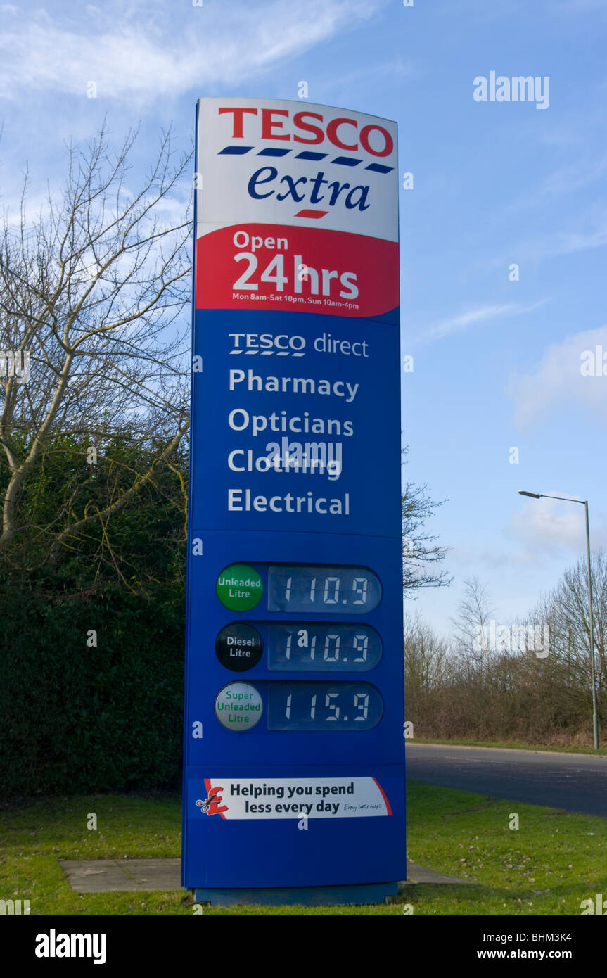 Tesco Extra am Straßenrand Zeichen Stockfoto