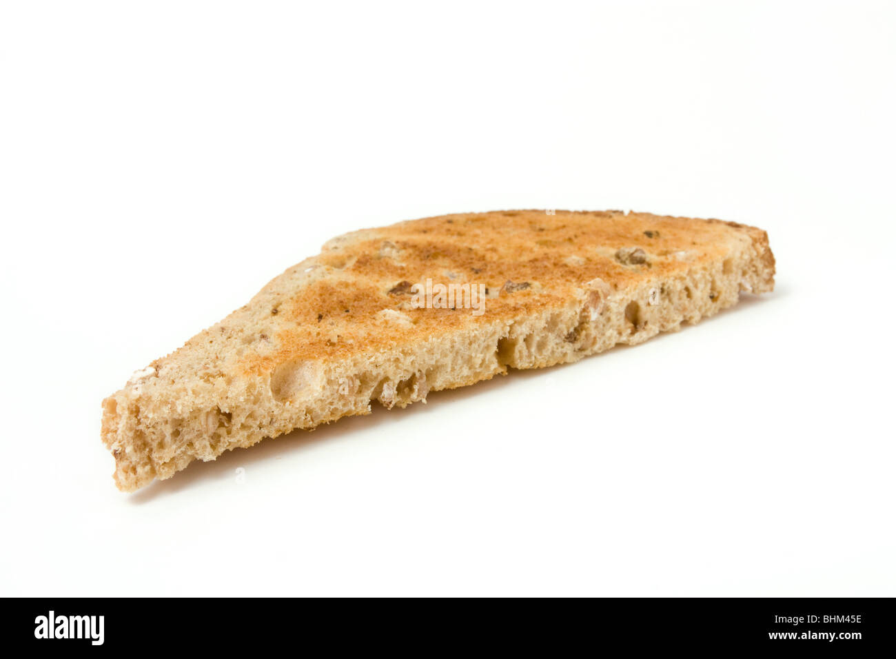 Geröstetes Brot Getreidespeicher aus niedrigen Sicht auf weißen Hintergrund isoliert. Stockfoto