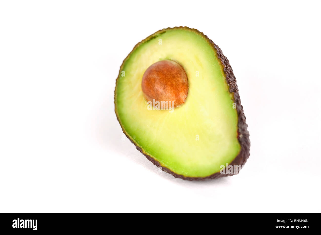 Avocado die Hälfte mit Stein/Kern auf weißen Hintergrund Stockfoto