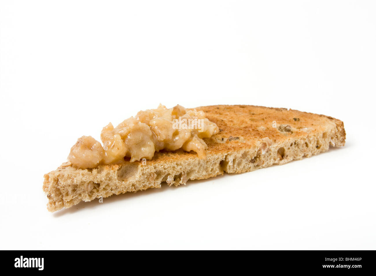 Englische Leckerbissen der Morecambe Bay vergossen braune Garnelen in Butter auf Toast. Stockfoto