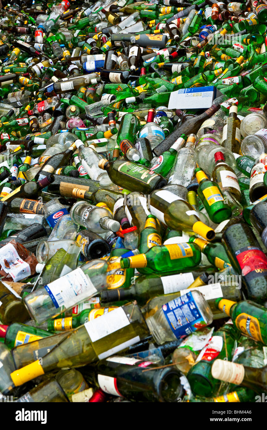 Ein Schweizer Altglascontainer Stockfoto