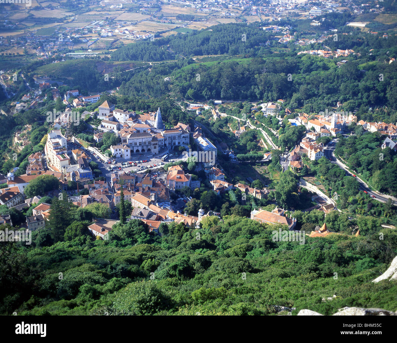 Blick auf die Stadt vom maurischen Schloss, Sintra, Region Lissabon, Portugal Stockfoto