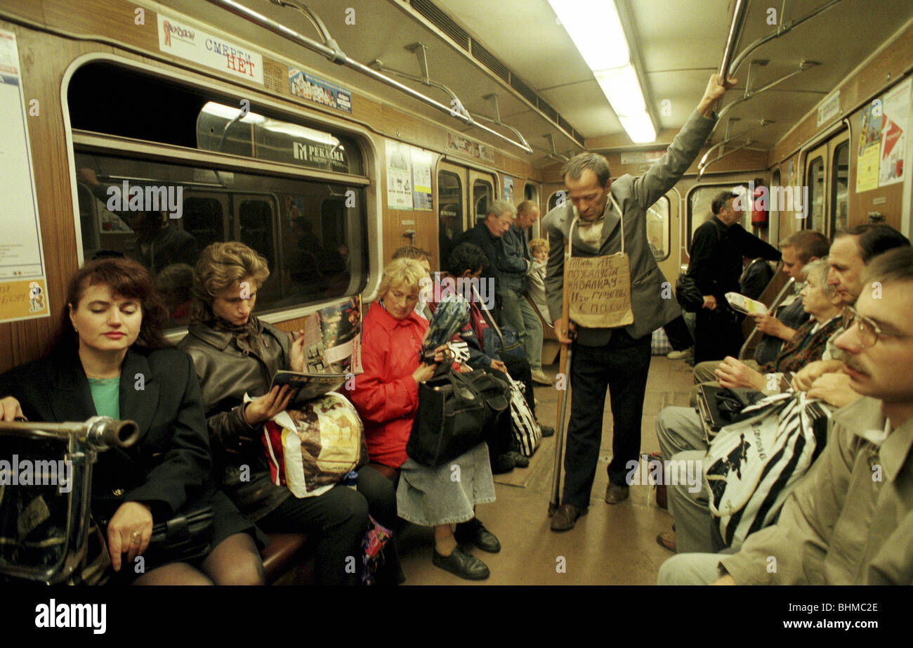 Betteln in der Moskauer Metro, Russland ungültig Stockfoto