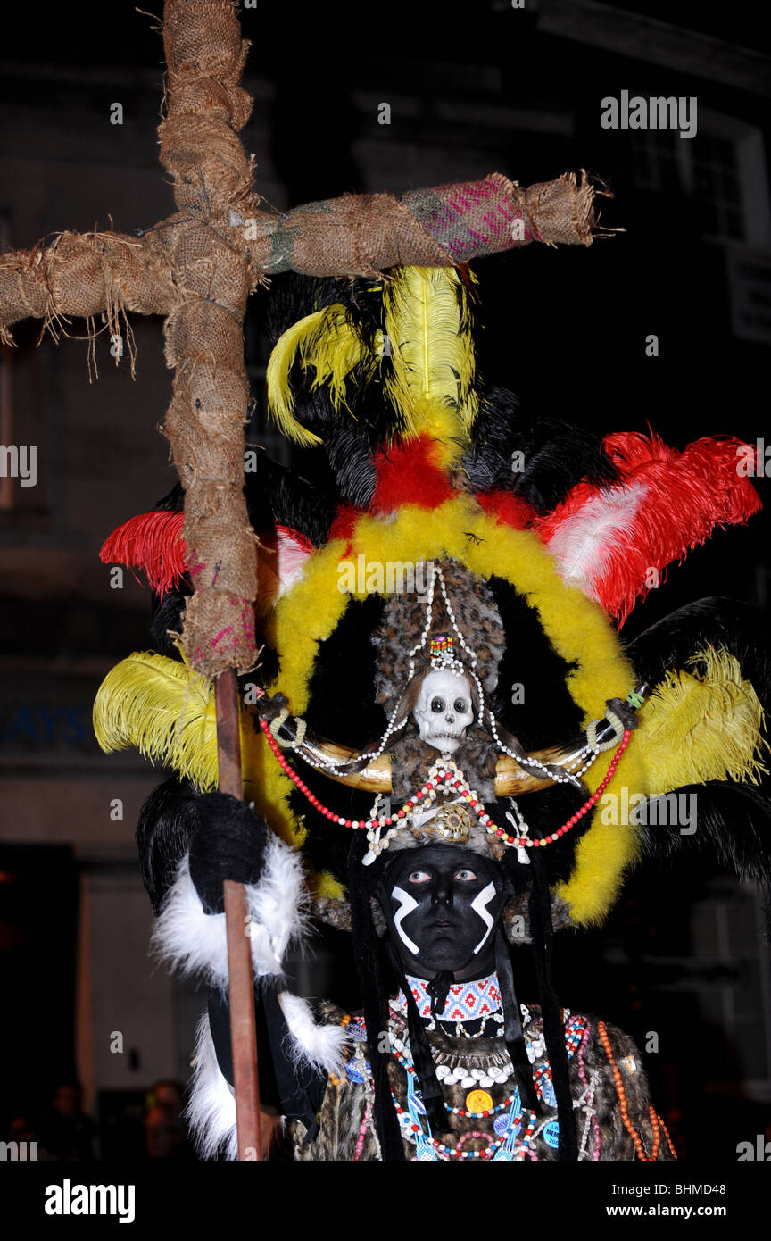Lewes Bonfire Night feiern ein Chef verkleidet, die Teilnahme an der parade Stockfoto