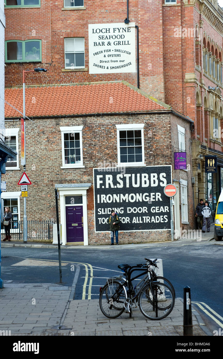 F.R.Stubbs Ironmonger anmelden York North Yorkshire UK Stockfoto