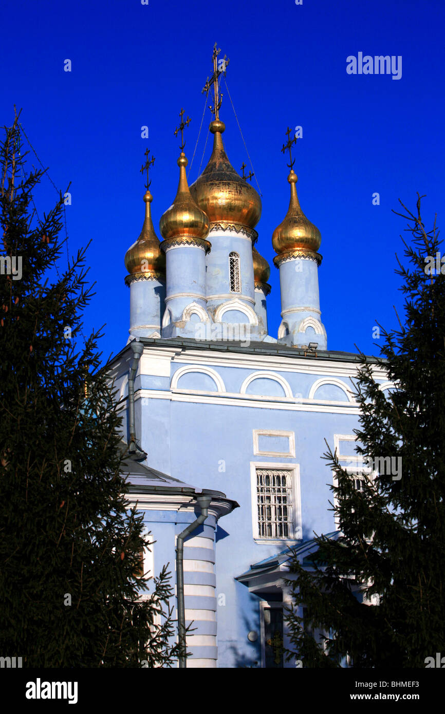 Vergoldeten Kuppeln der mittelalterlichen Epiphanias Kirche in Kolomna, Russland Stockfoto