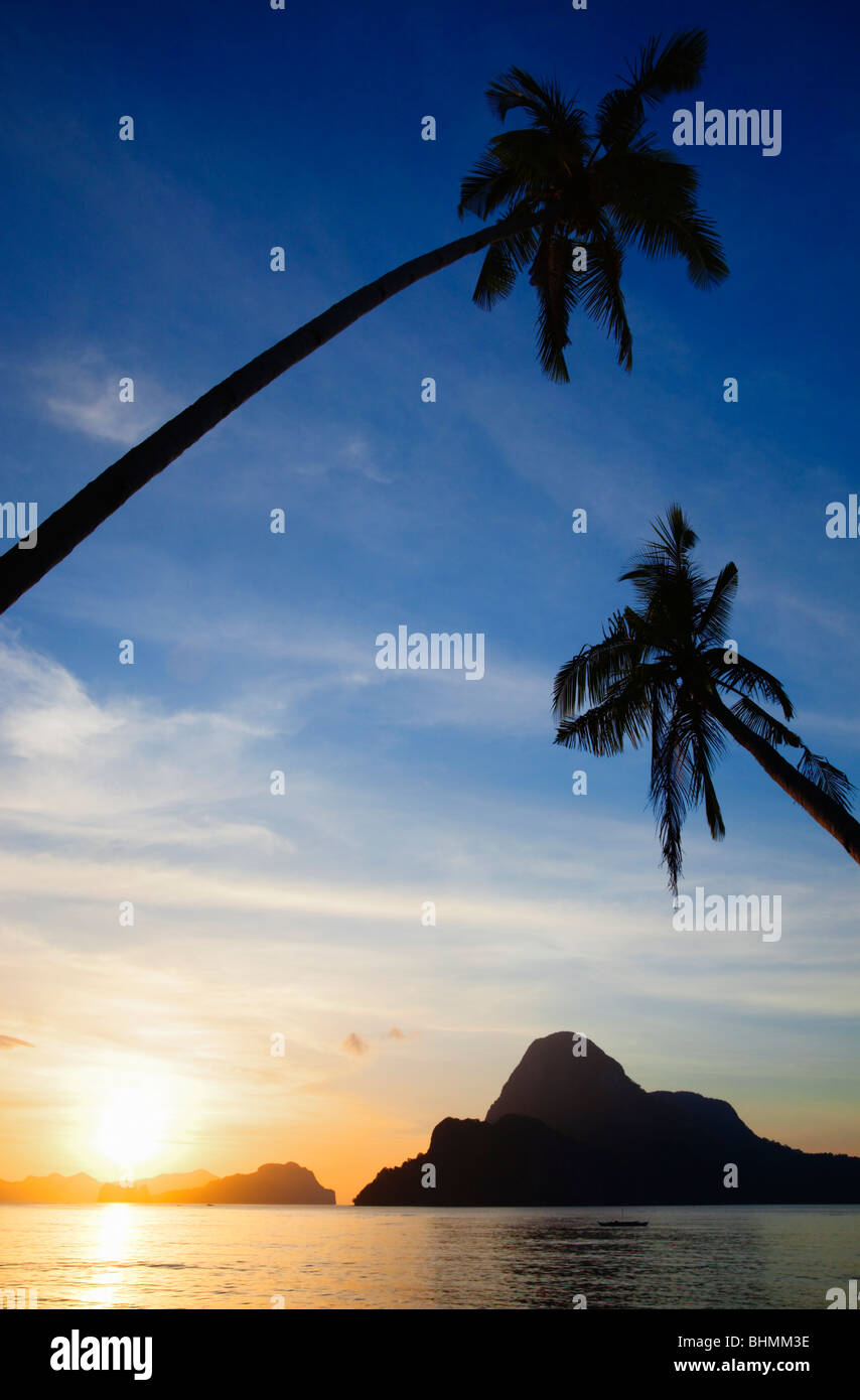 Sonnenuntergang über Cadlao Insel; El Nido; Bacuit Archipels; Palawan; Philippinen. Stockfoto