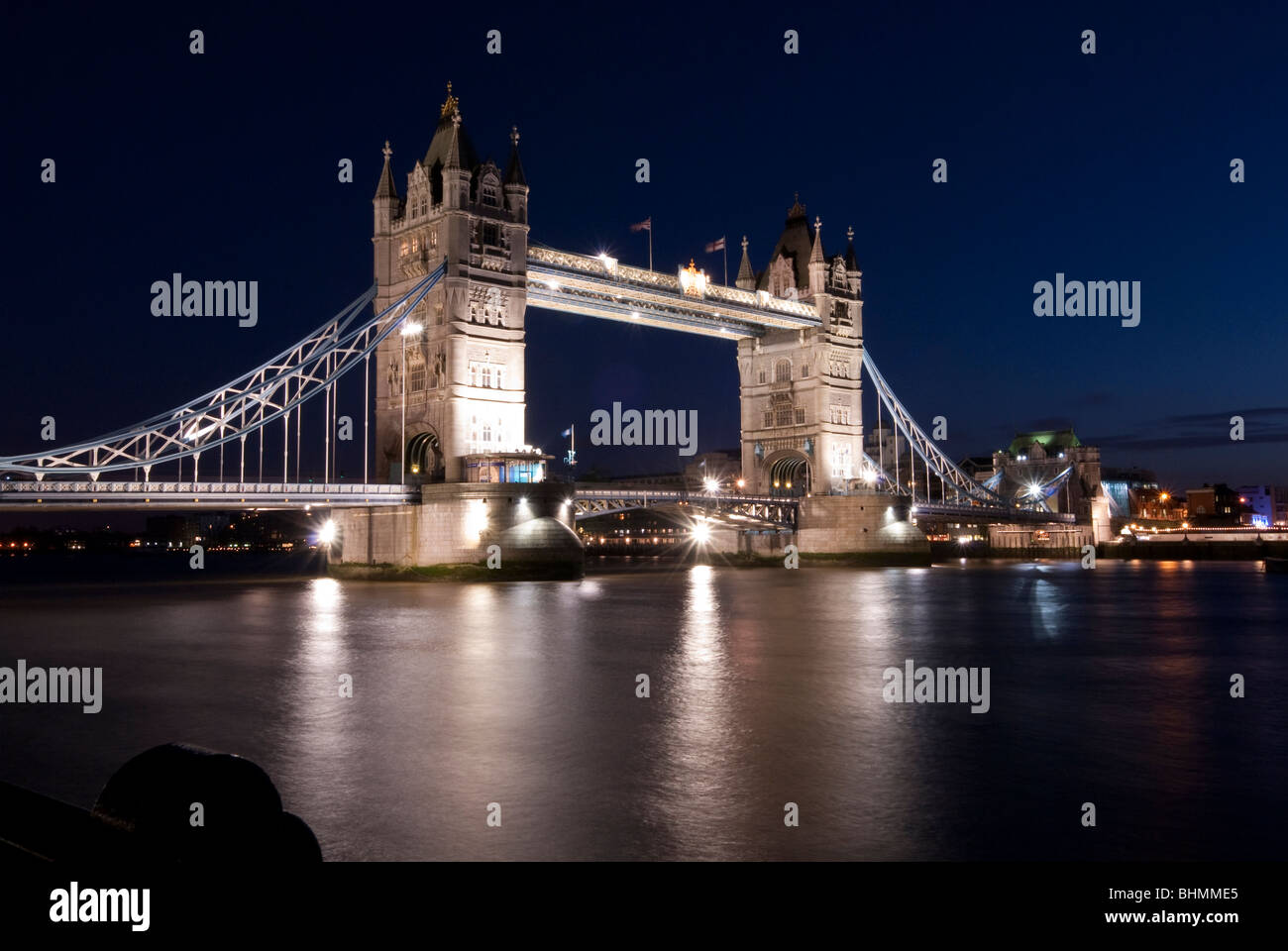 London Tower Bridge bei Nacht UK Stockfoto