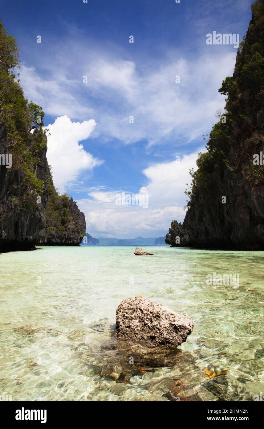 Eingang zur großen Lagune Miniloc Island; Bacuit Archipels; Palawan; Philippinen. Stockfoto