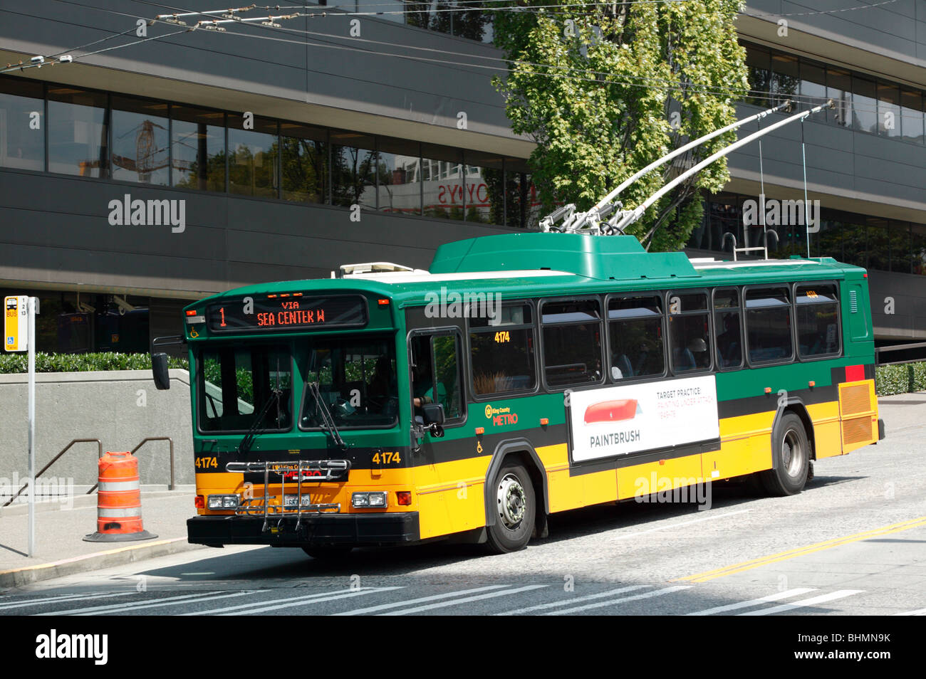 King County Metro Bus bewegen nach unten Broad Street, Seattle. Stockfoto