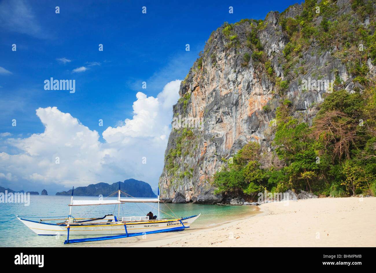 Banca Boot am Strand von Hubschrauber-Insel; Bacuit Archipels; Palawan; Philippinen. Stockfoto