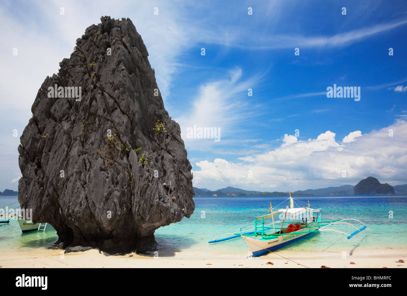 Banca Boot am Strand Simizu Insel; Bacuit Archipels; Palawan; Philippinen. Stockfoto
