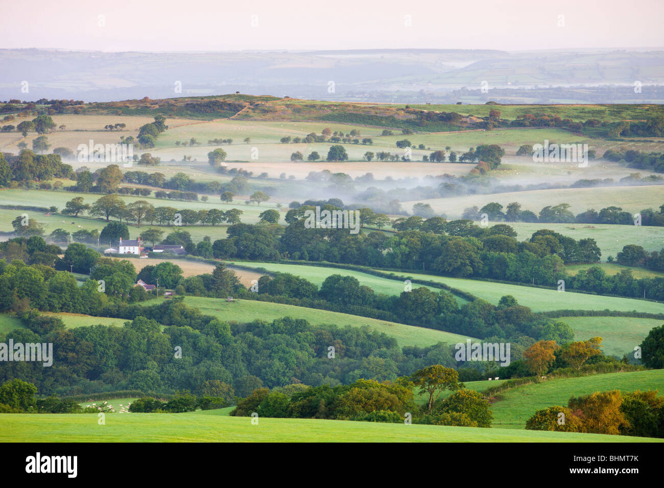 Eine hügelige Landschaft in der Nähe von Trapp, Brecon Beacons National Park, Carmarthenshire, Wales, UK. (August) im Sommer 2009 Stockfoto