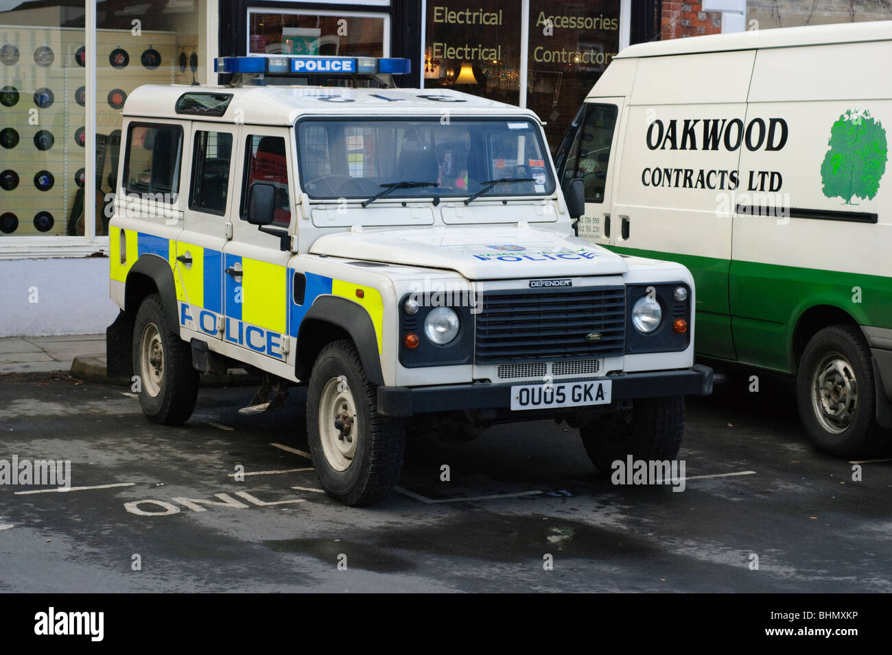 Thames Valley Police Land Rover geparkt im Market Place Wantage, Oxfordshire. Stockfoto