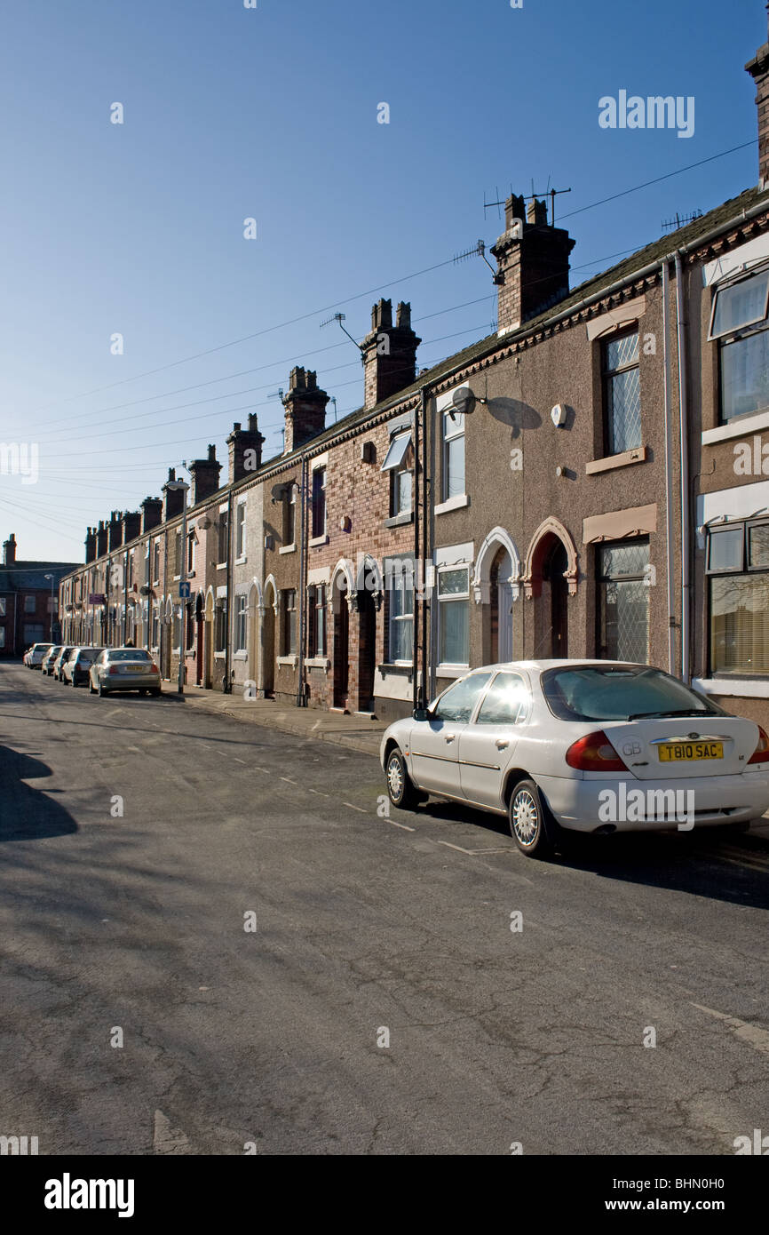 Eine Reihe von viktorianischen Reihenhäusern in Burslem, Stoke-on-Trent Stockfoto