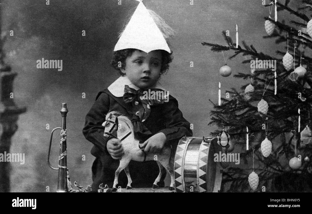 Weihnachtskarte, Kind mit Geschenken neben einem Weihnachtsbaum, Postkarte, Postkarte, Postgekennzeichnet am 24.12.1906, Stockfoto