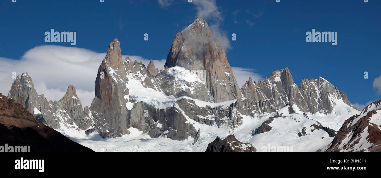 Monte Fitz Roy-massiv, auch bekannt als Cerro Chaltén, Cerro Fitz Roy oder Mount Fitz Roy, El Chaltén, Patagonien, Argentinien Stockfoto