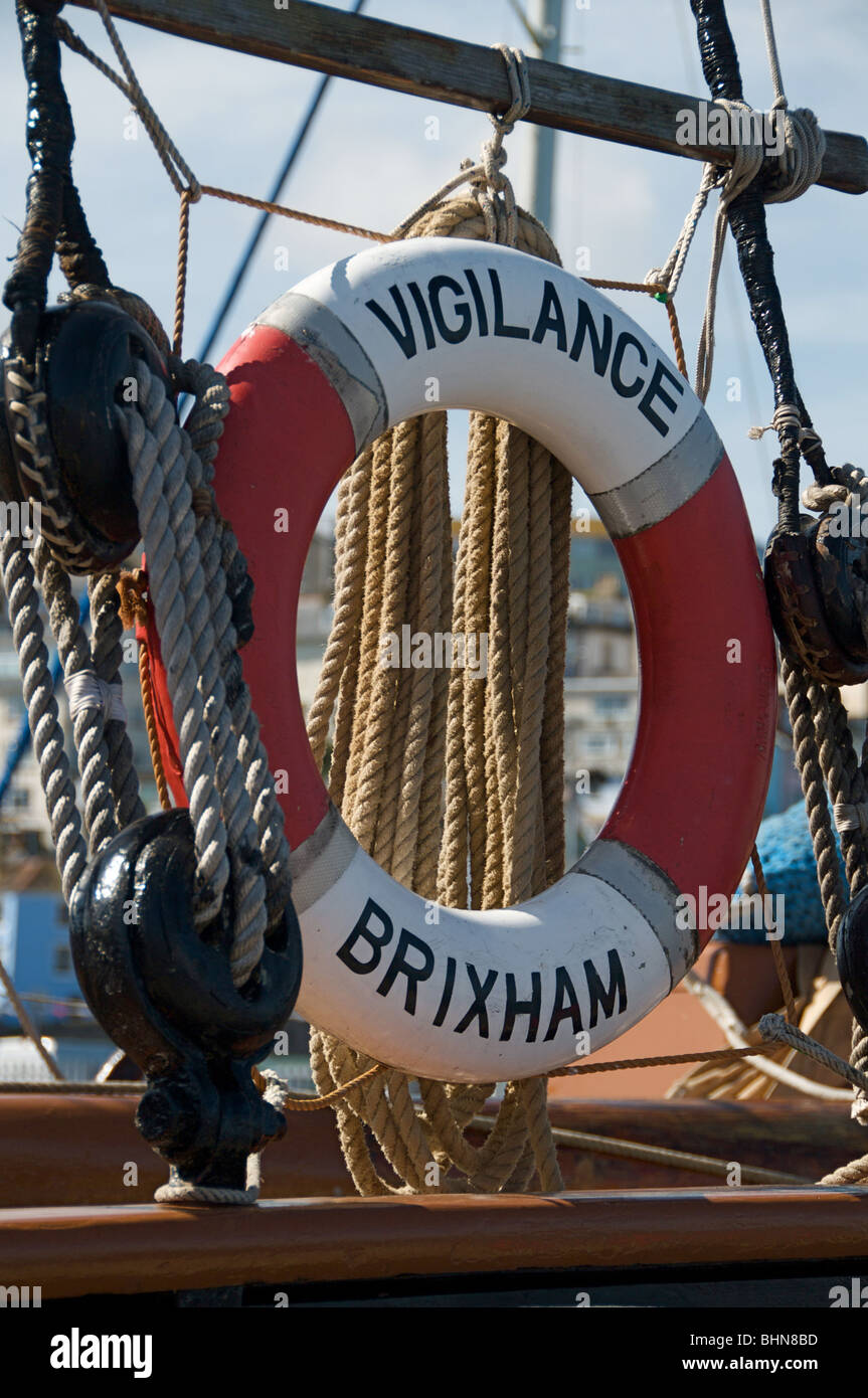 Rettungsring auf den historischen Brixham Trawler Wachsamkeit Stockfoto