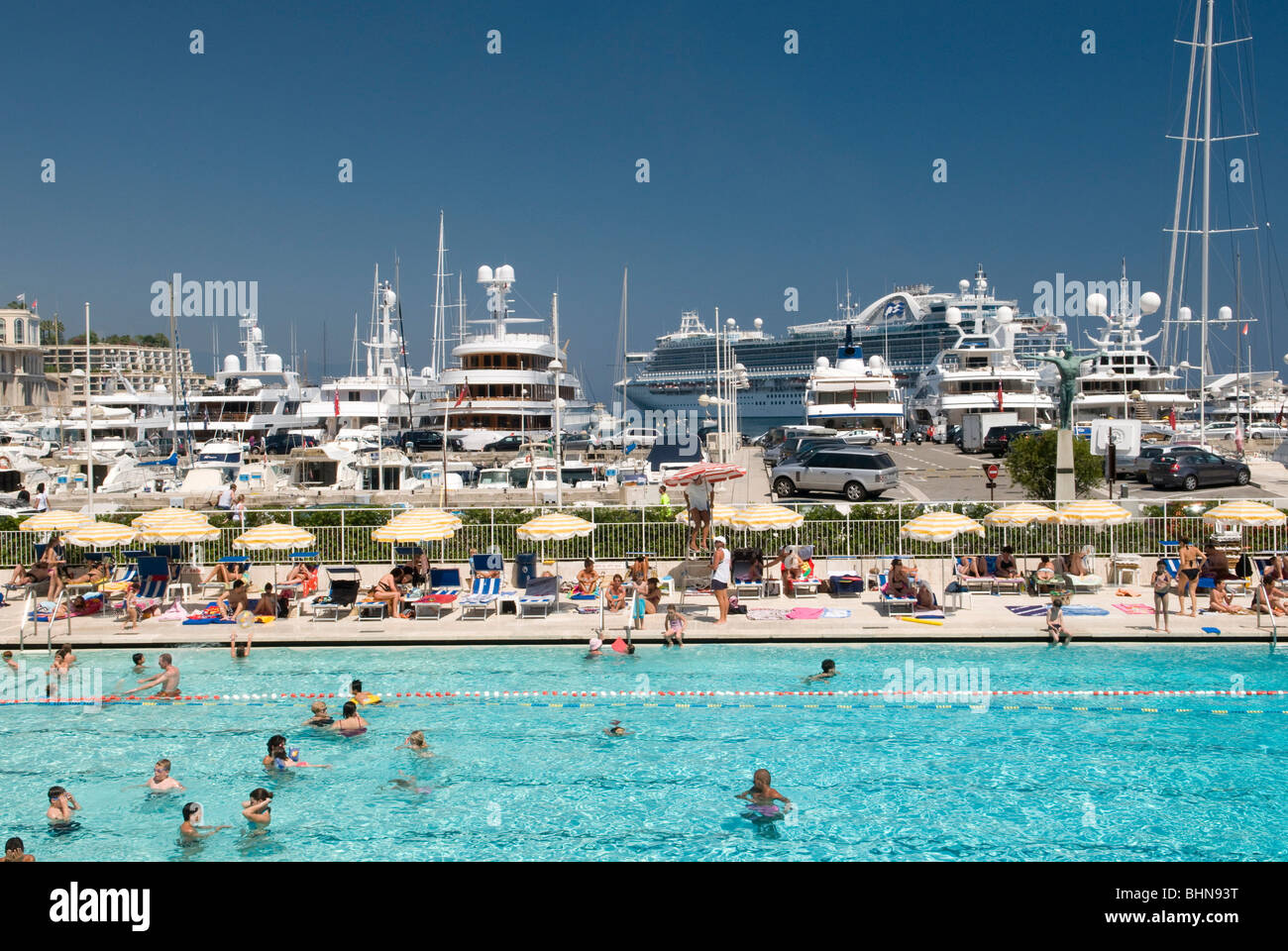 Geographie/Reisen, Monaco, Cote d Azur, Monte Carlo, Hafen und Schwimmbad,, Additional-Rights - Clearance-Info - Not-Available Stockfoto