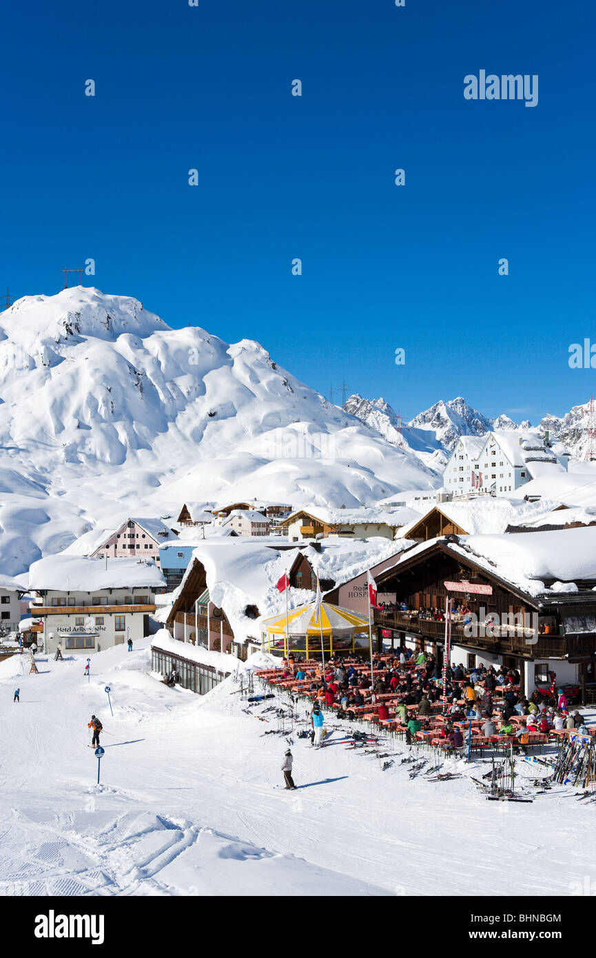 Blick über das Zentrum des Ferienortes St. Christoph aus den Ski Pisten, Skigebiet Arlberg, Vorarlberg, Österreich Stockfoto