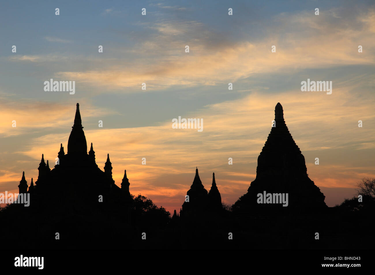 Myanmar, Burma, Bagan, Tempel Silhouette bei Sonnenuntergang, Stockfoto