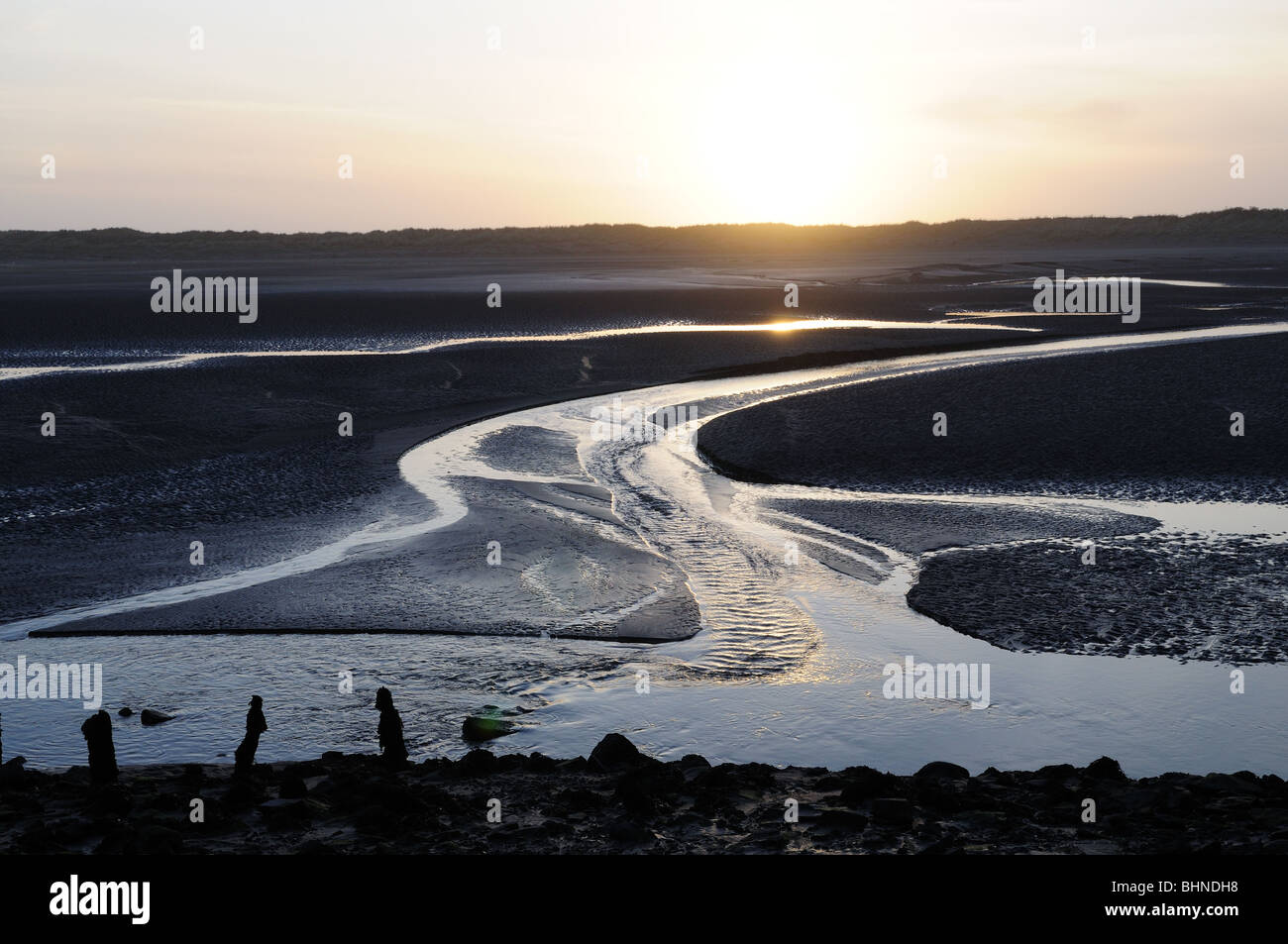 Dramatischen Sonnenuntergang am Burry Estuary Burry Port vom alten Hafen Carmarthenshire Wales Cymru UK GB Stockfoto