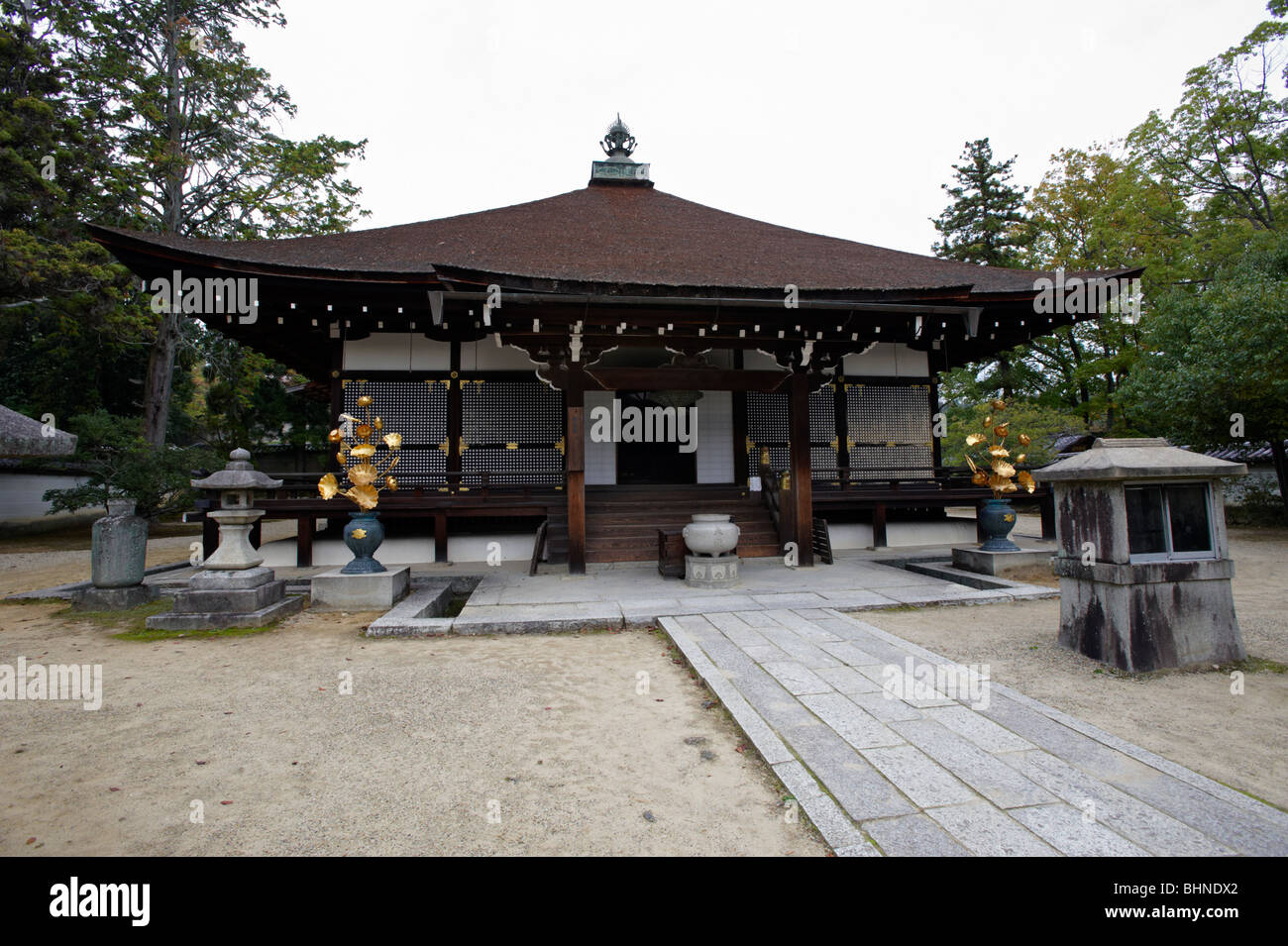 NINNA-JI, BUDDHISTISCHER TEMPEL, BUDDHISTISCHE TEMPEL, SHINGON-SEKTE, KYOTO, JAPAN, UNESCO WELTKULTURERBE Stockfoto