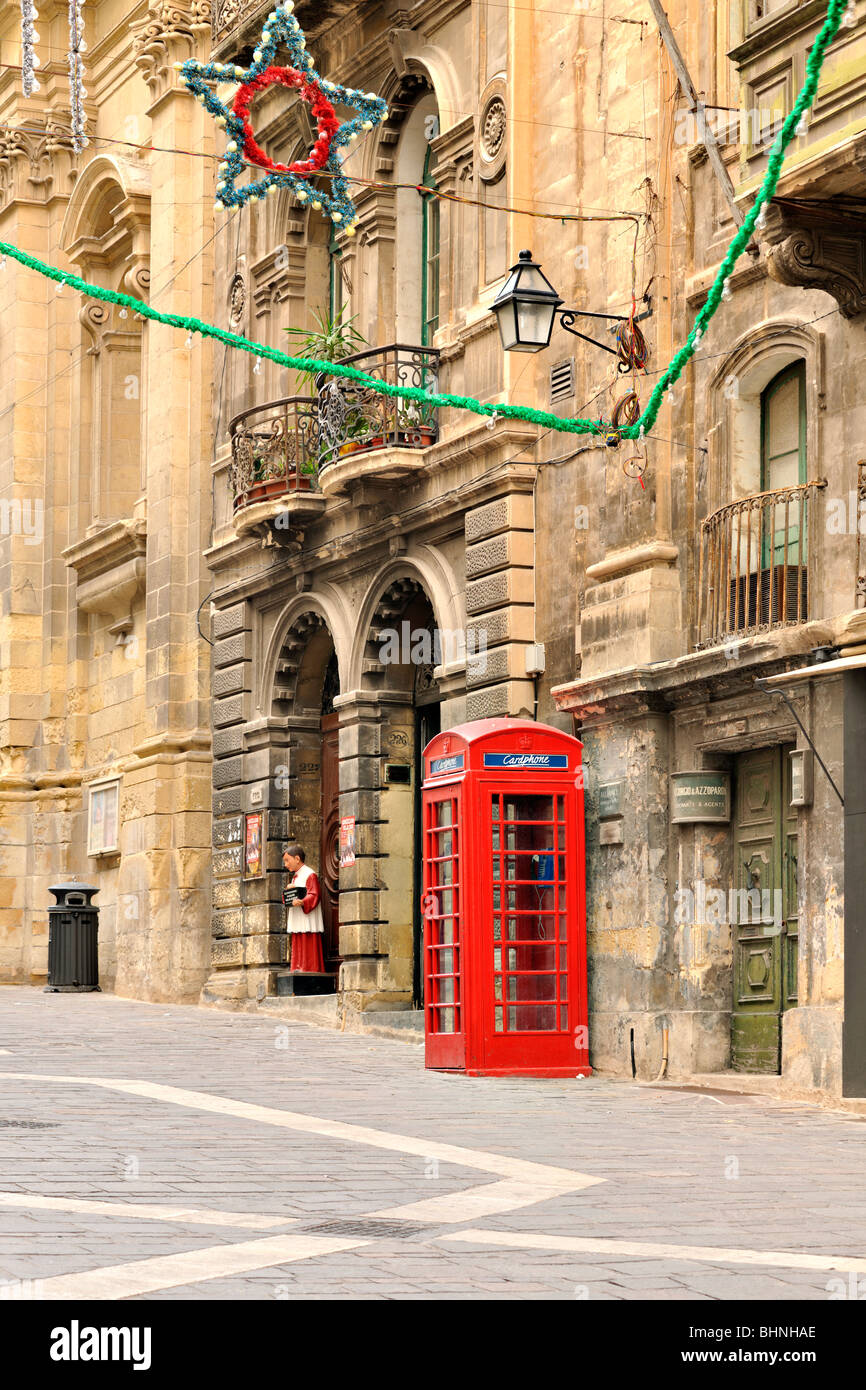 Traditionelle rote britische Telefonzelle, Valletta Stockfoto