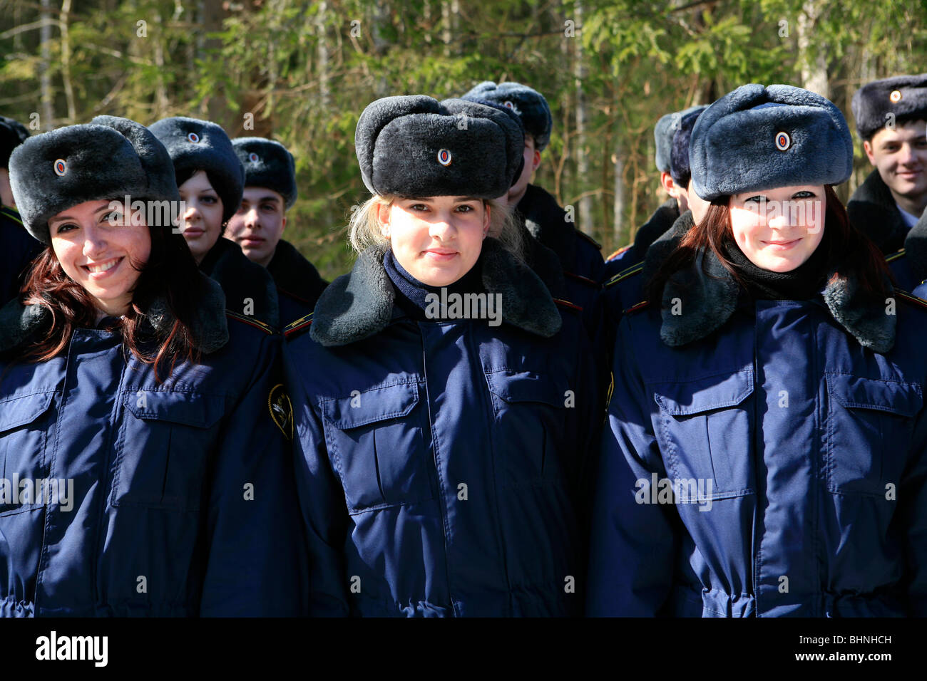 Schöne russische Kadetten im Winter einheitliche anlässlich des 41. Jahrestages des Yuri Gagarins Todes in Novoselovo, Russland Stockfoto