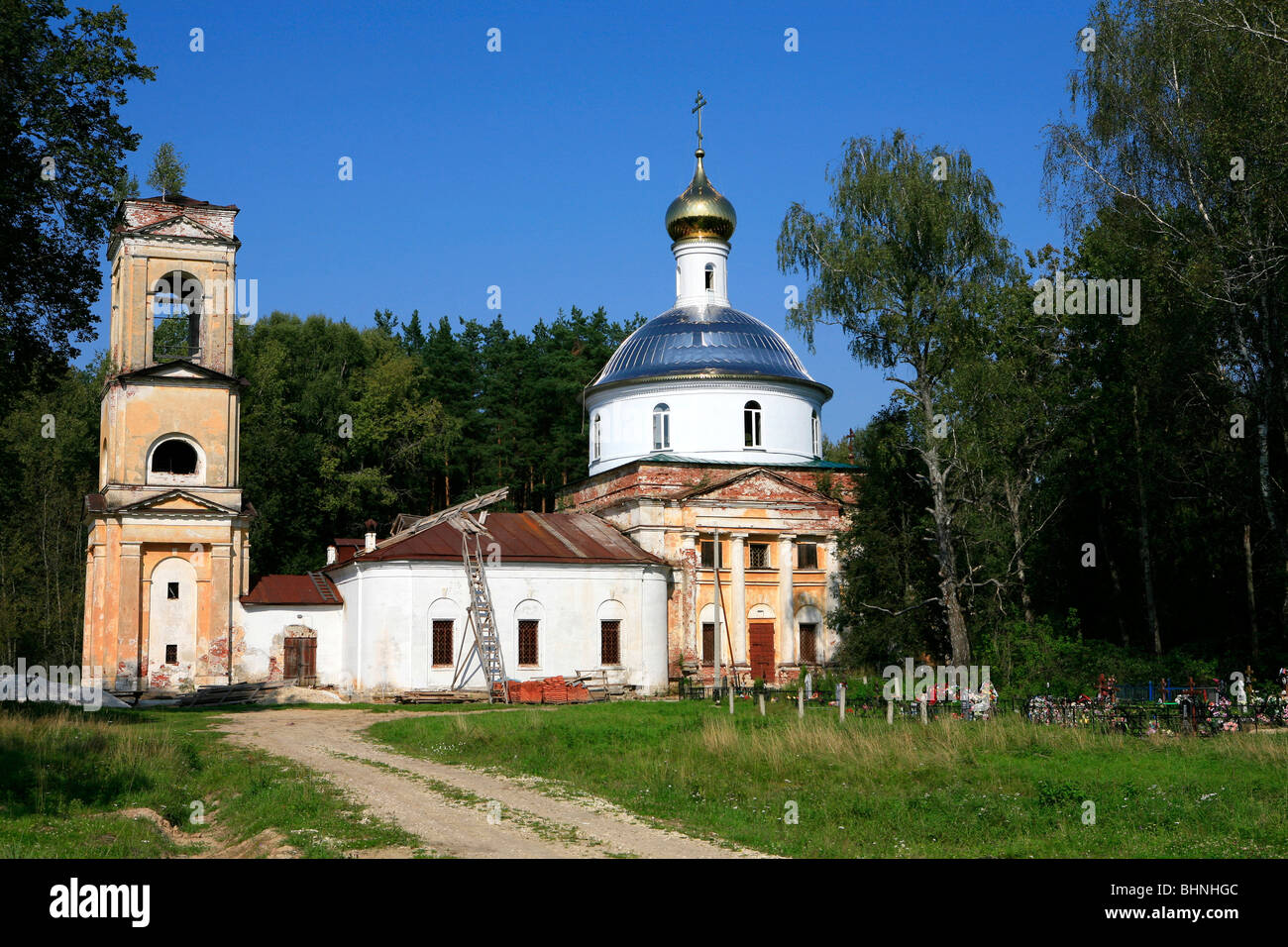 Kirche in der Nähe der Absturzstelle des sowjetischen Kosmonauten Yuri Gagarin (1934-1968) in Novoselovo, Russland Stockfoto