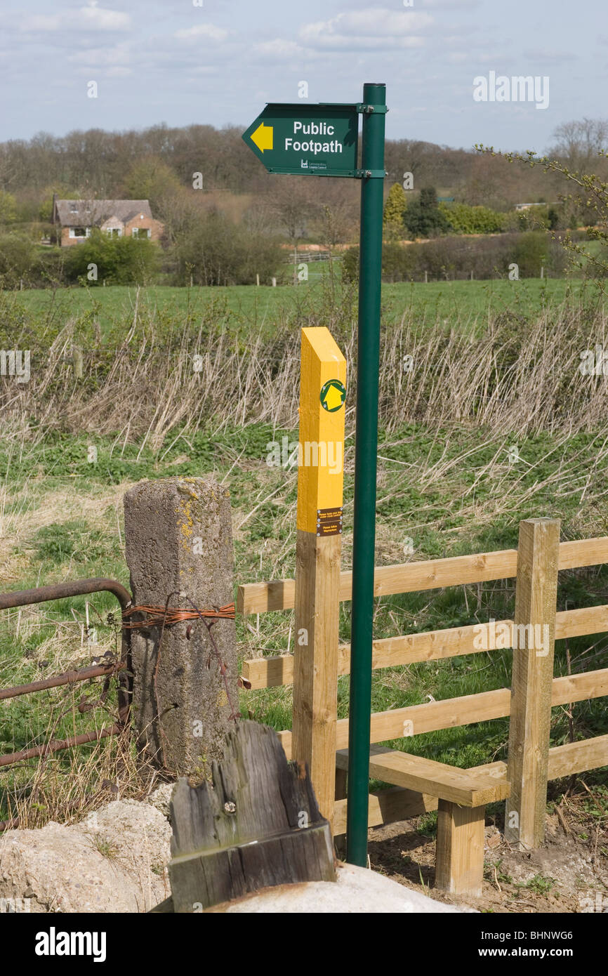 Öffentlichen Fußweg Zeichen und Stil. Leicestershire. Stockfoto