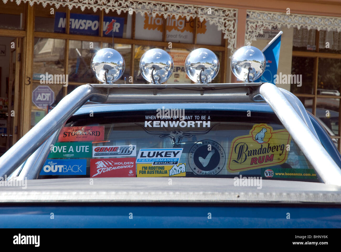 Heckscheibe und Scheinwerfer von Ute, Clare, South Australia Stockfoto