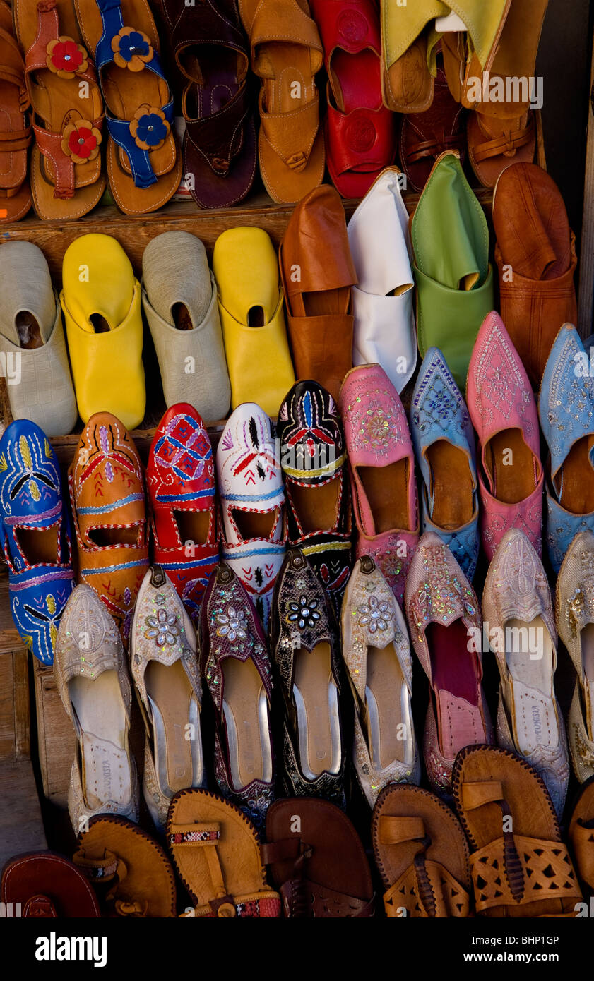 Schuhe zum Verkauf in Sidi Bou Said Gegend von Tunis Tunesien in Nordafrika als dies ist die touristischen Einkaufsviertel Stockfoto