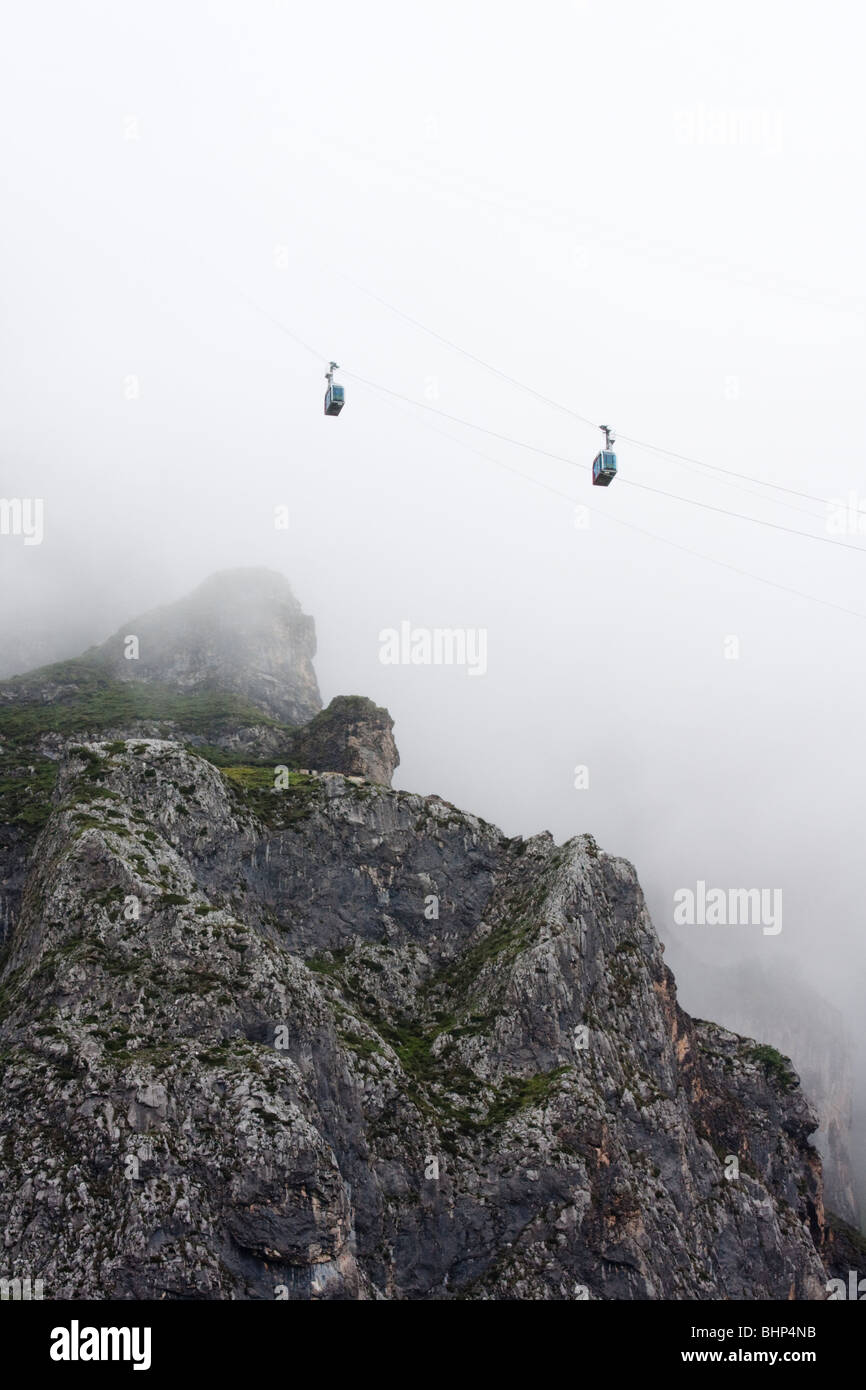 Seilbahnen, verschwindet des Nebels am "Fuente De' [Picos de Europa] Asturien Spanien Stockfoto