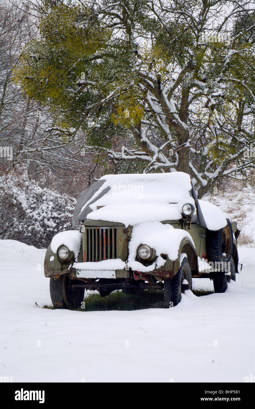 alten Jeep im winter Stockfoto