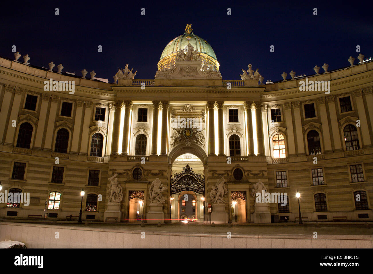Wien - Michael-Tor in der Winterabend Stockfoto