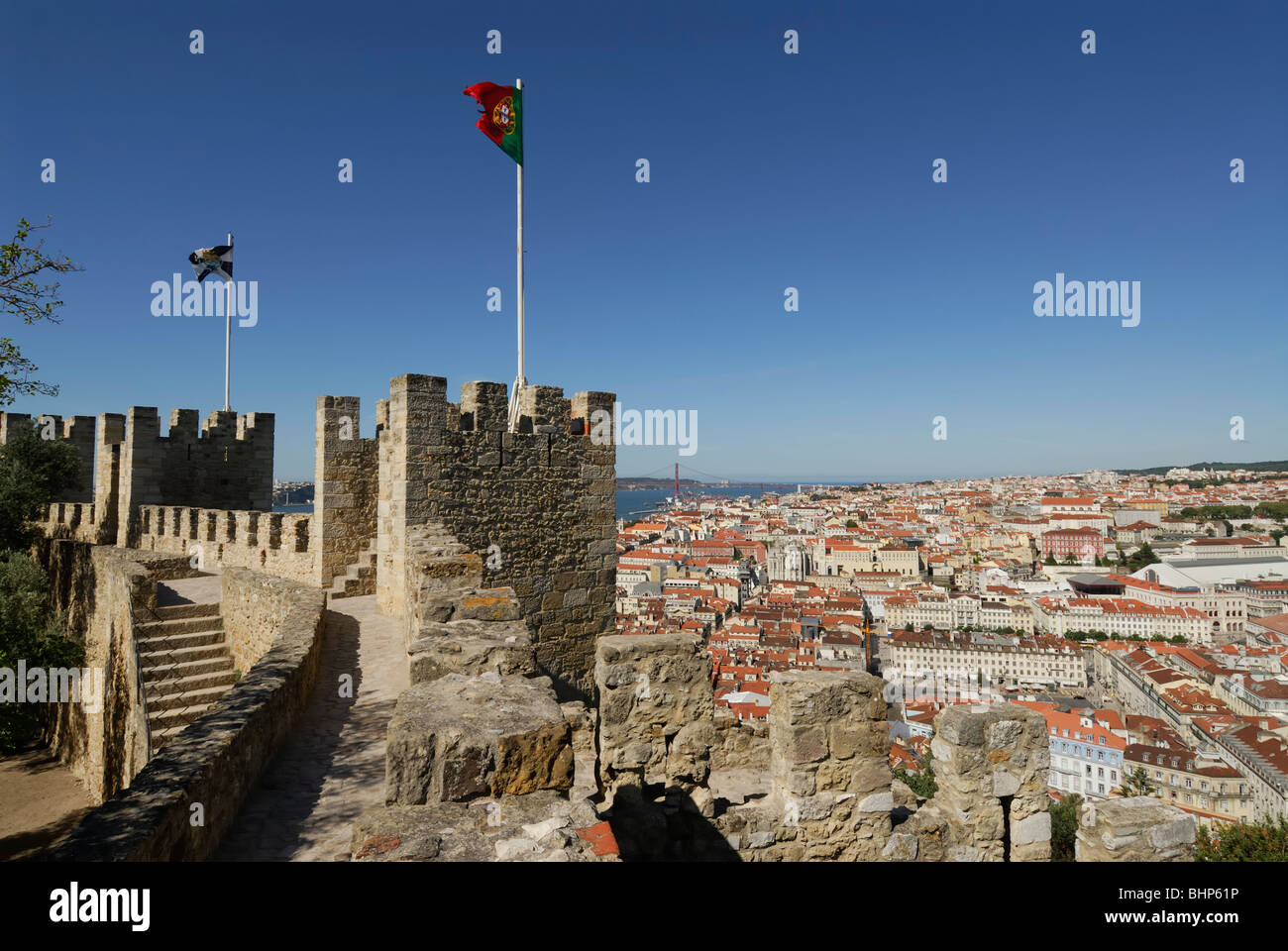 Lissabon. Portugal. Blick über die Stadt von den Wällen des Castelo de São Jorge. Stockfoto