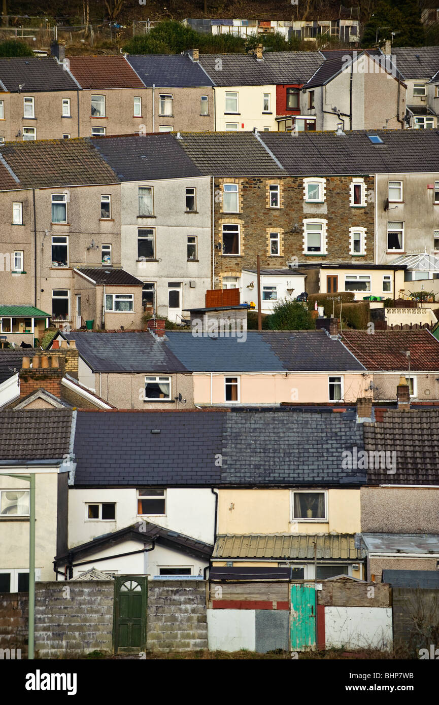 Eine Reihe von Reihenhäusern in Porth Stadt im unteren Rhondda Valley, South Wales, UK Stockfoto
