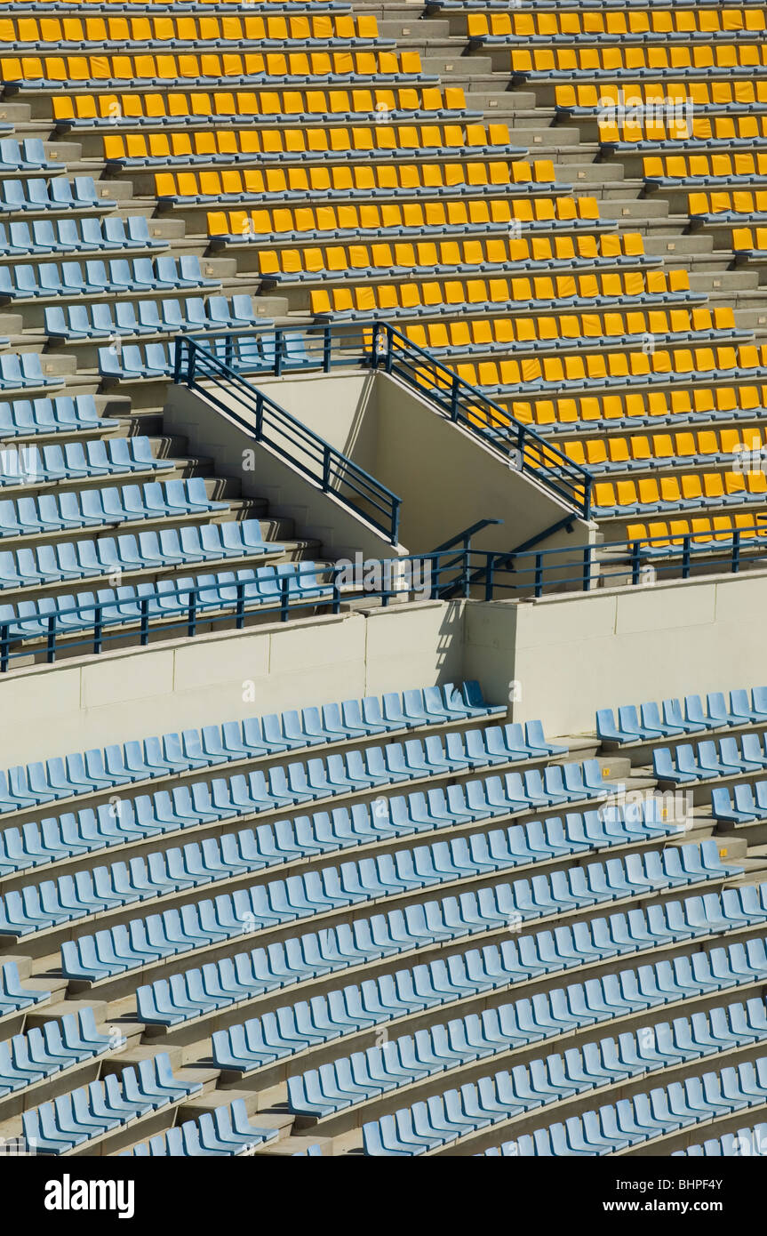 Nahaufnahme der Sitze und beenden in Camille Chamoun Sports City Stadium Beirut Libanon, Naher Osten Stockfoto