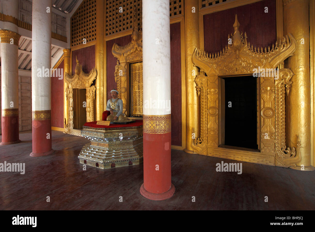 Myanmar, Burma, Mandalay, Palast Interieur, König Mindon Statue, Stockfoto
