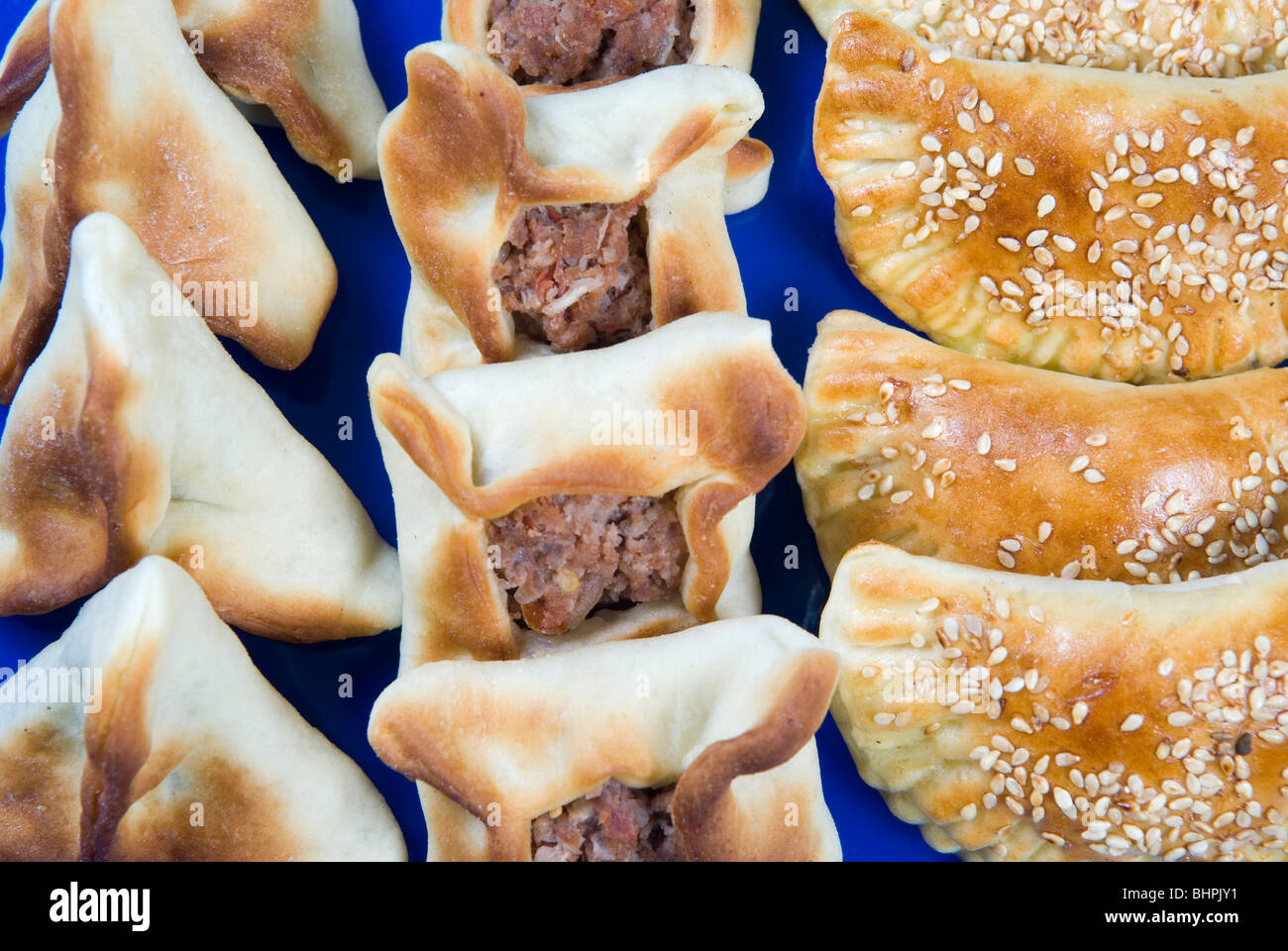 Vielfalt der libanesischen Patisserie (Fatayir, Samsoa und Fleisch Pie Käse) Libanon-Nahost Stockfoto