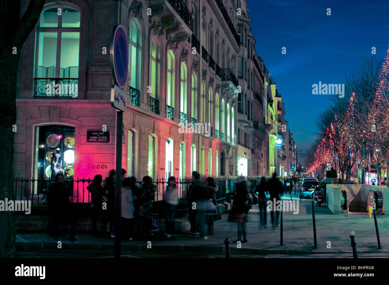 Paris, Frankreich, Publikum, Weihnachten feiern, Dekorationen, Beleuchtung, Luxus Shopping Street, Avenue Montaigne Stockfoto