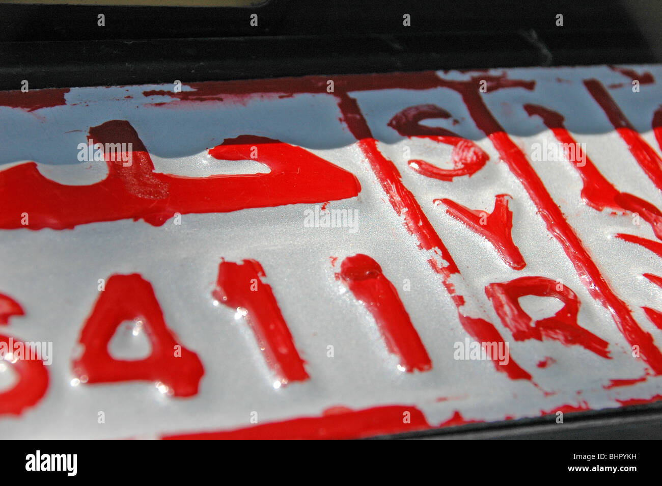 Nahaufnahme eines syrischen Autokennzeichens von einem Fahrzeug im nördlichen Teil des Landes nahe Aleppo, Syrien. Stockfoto