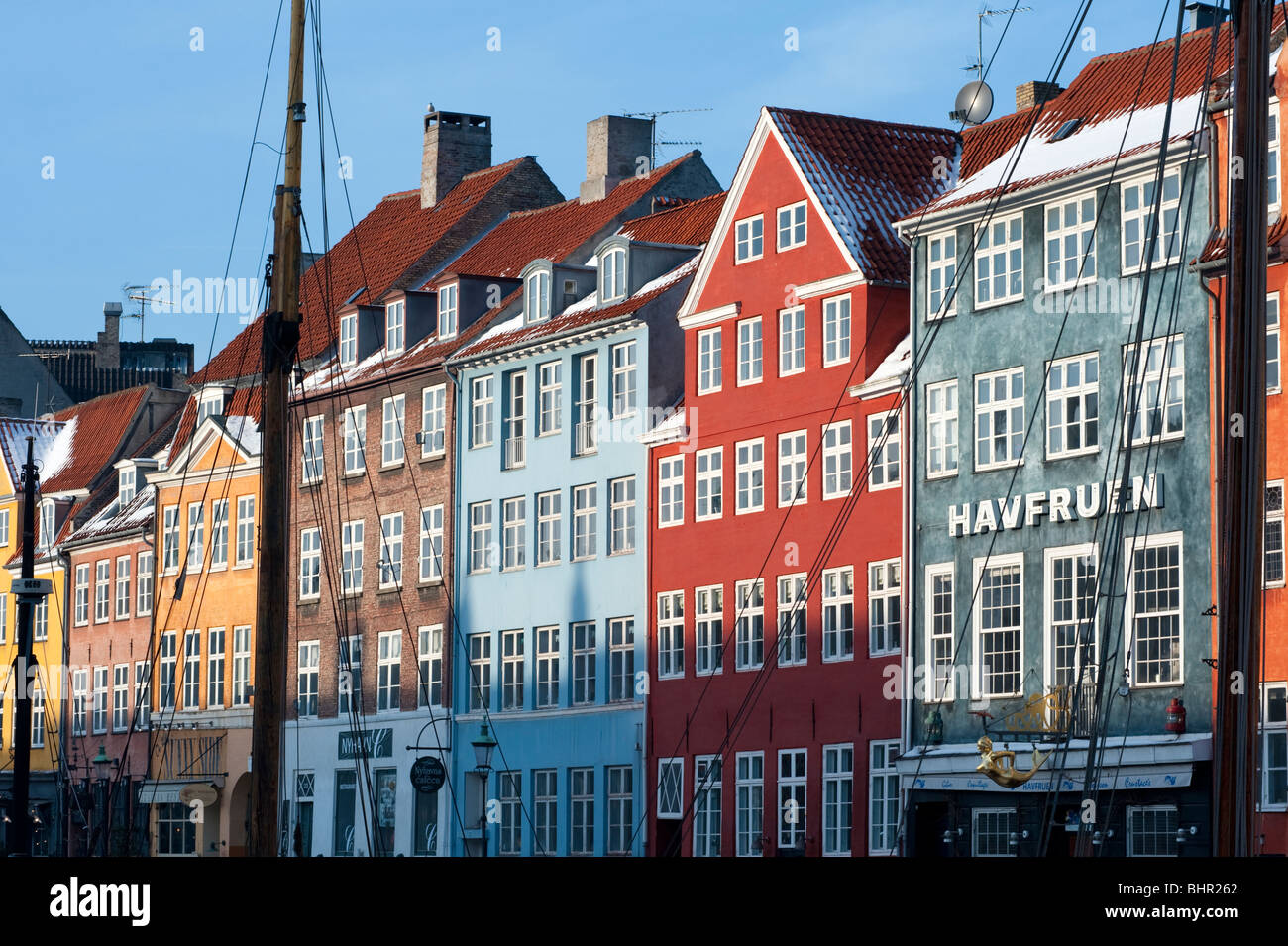 Winter-Blick von Altbauten im berühmten Viertel Nyhavn Harbour in Kopenhagen Dänemark Stockfoto