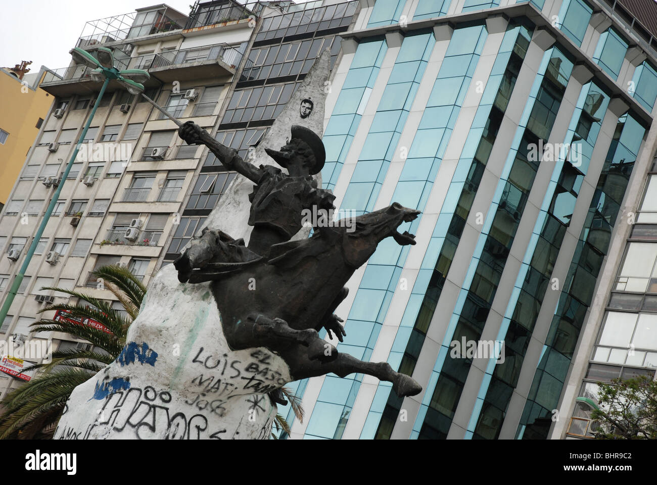 Eine Statue von Don Quijote auf Avenida 9 de Julio in Buenos Aires Stockfoto