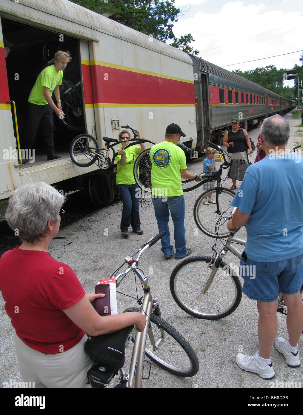 Trainieren von Ohio und Erie Kanal Leinpfad Trail Biker Cuyahoga Valley National Park-Ohio Stockfoto