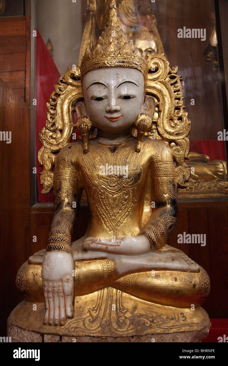 Myanmar, Burma, Amarapura, Bagaya Kyaung, Buddha-Statue, Stockfoto