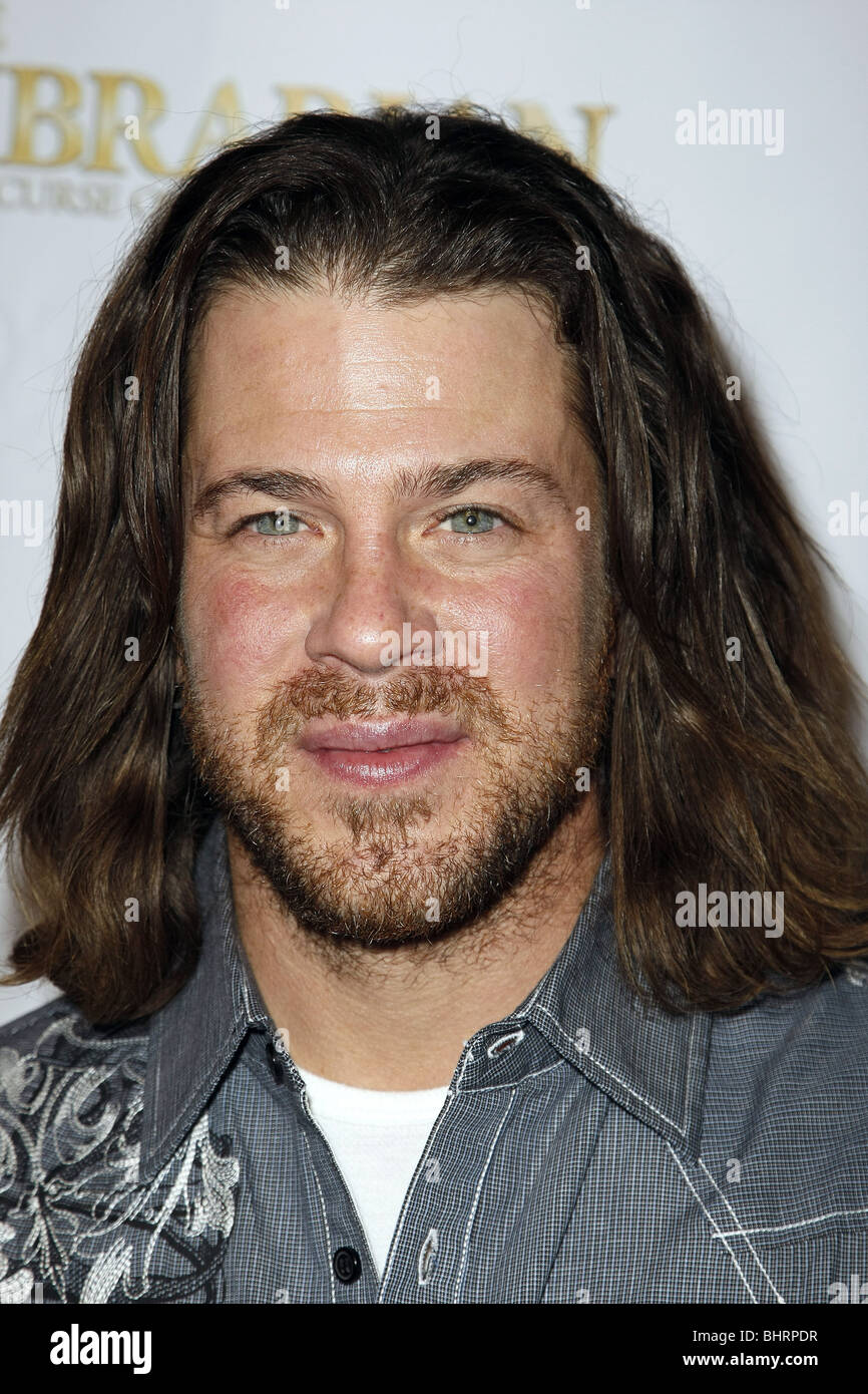 CHRISTIAN KANE TNTLEVERAGE und die BIBLIOTHEKARIN Fluch der JUDAS