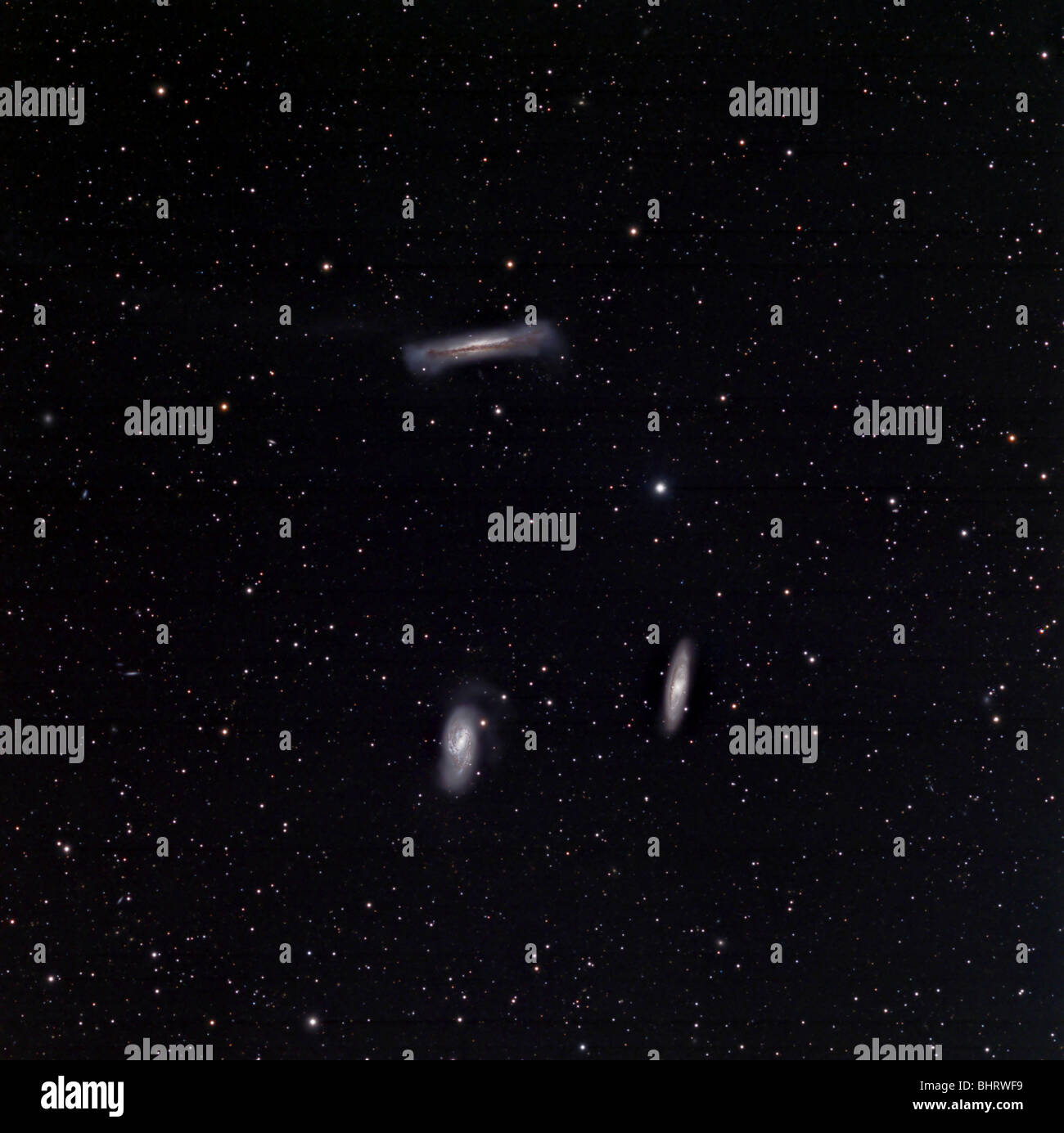 Eine kleine Gruppe von Galaxien Leo Triplett genannt. Diese Galaxie-Gruppe besteht aus der Spiralgalaxien M65, M66 und NGC 3628. Stockfoto